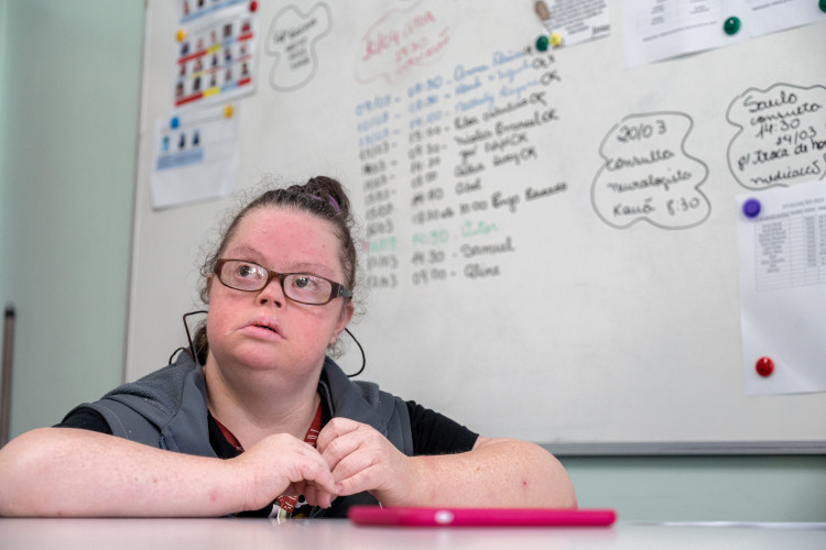 Cristiane está matriculada na  Fundação Ecumênica de Proteção ao Excepcional (FEPE)