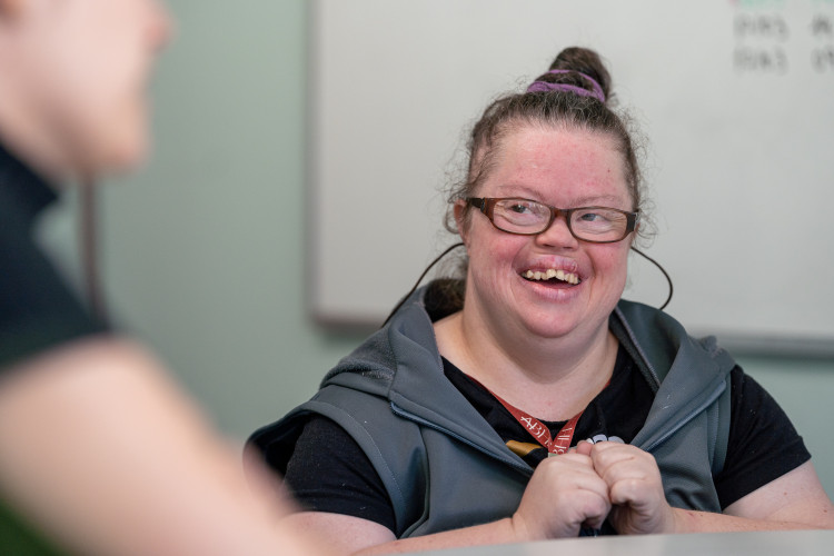 Cristiane está matriculada na  Fundação Ecumênica de Proteção ao Excepcional (FEPE)