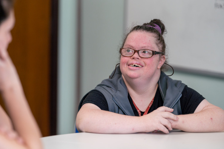 Cristiane está matriculada na  Fundação Ecumênica de Proteção ao Excepcional (FEPE)