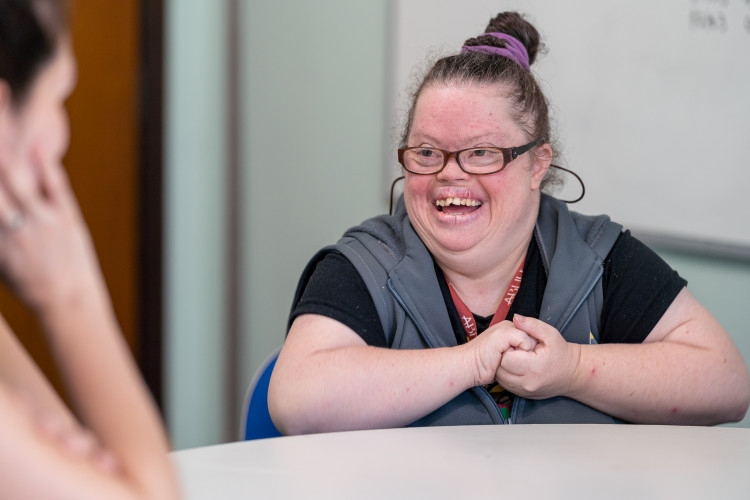 Cristiane está matriculada na  Fundação Ecumênica de Proteção ao Excepcional (FEPE)