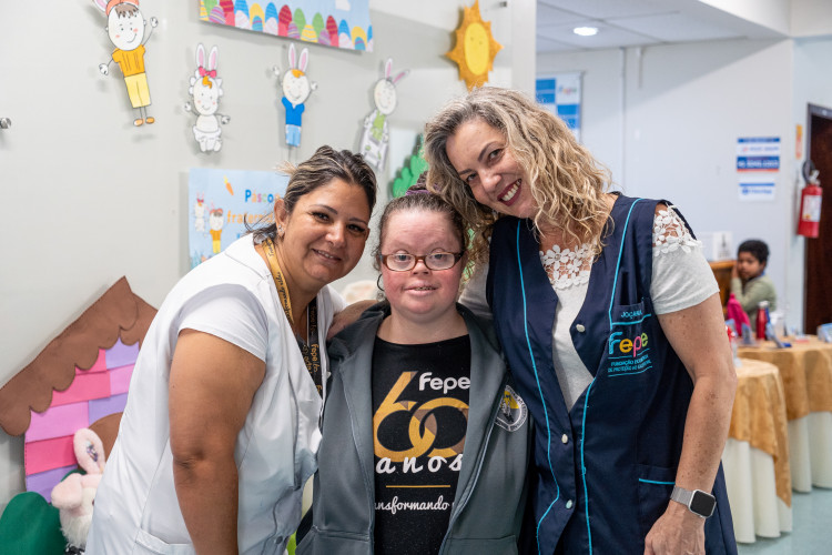 Cristiane está matriculada na  Fundação Ecumênica de Proteção ao Excepcional (FEPE)