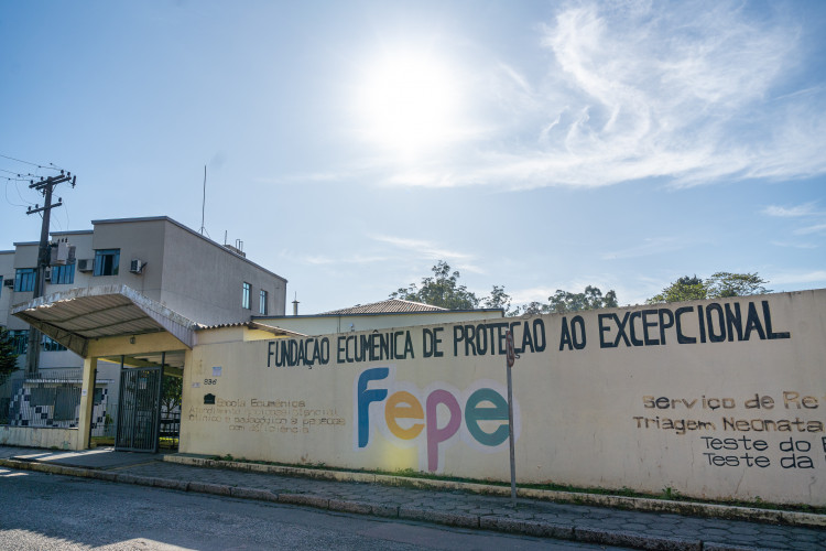 Cristiane está matriculada na  Fundação Ecumênica de Proteção ao Excepcional (FEPE)