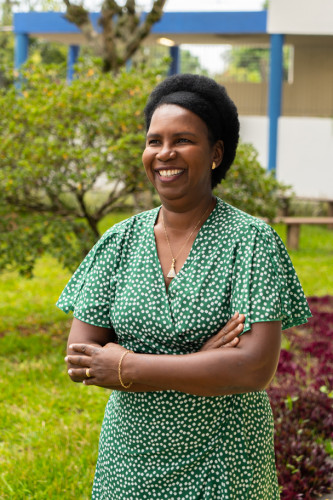 Professora, chefe, mãe e amiga: as várias mulheres que habitam uma diretora da rede estadual.