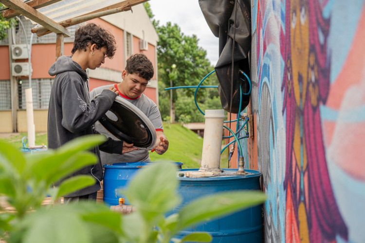 Colégio de Foz do Iguaçu produz biogás e ensina sustentabilidade a partir de projeto universitário