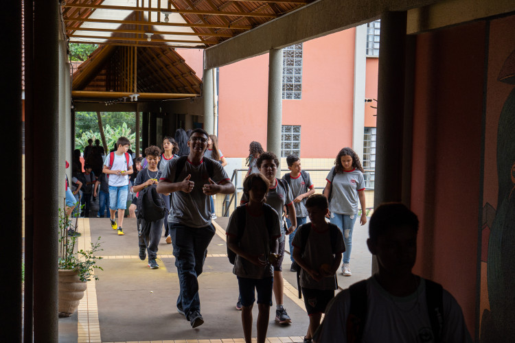 Colégio de Foz do Iguaçu produz biogás e ensina sustentabilidade a partir de projeto universitário