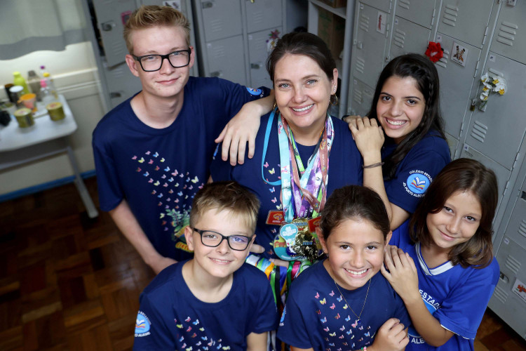 Clube de Ciências de colégio estadual em Toledo transforma alunos em jovens pesquisadores.