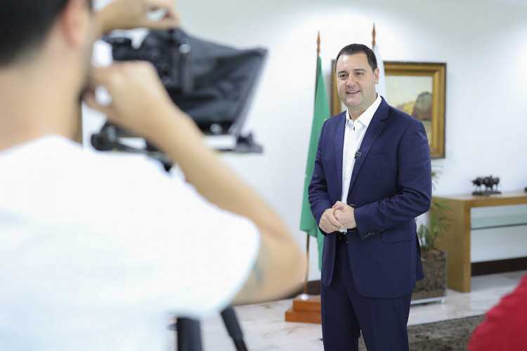 Governador autoriza concurso para contratação de professores e pedagogos no Paraná