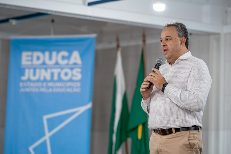 Educação entrega material complementar de alfabetização para redes municipais de ensino