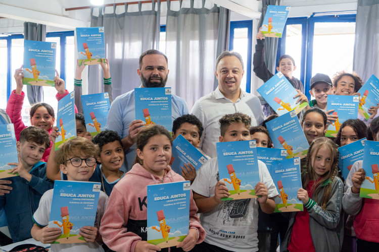 Educação entrega material complementar de alfabetização para redes municipais de ensino