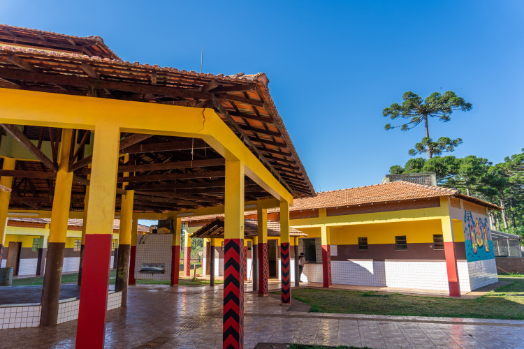 Com novas disciplinas do ensino médio, estudantes indígenas desenvolvem sua cultura em sala de aula.