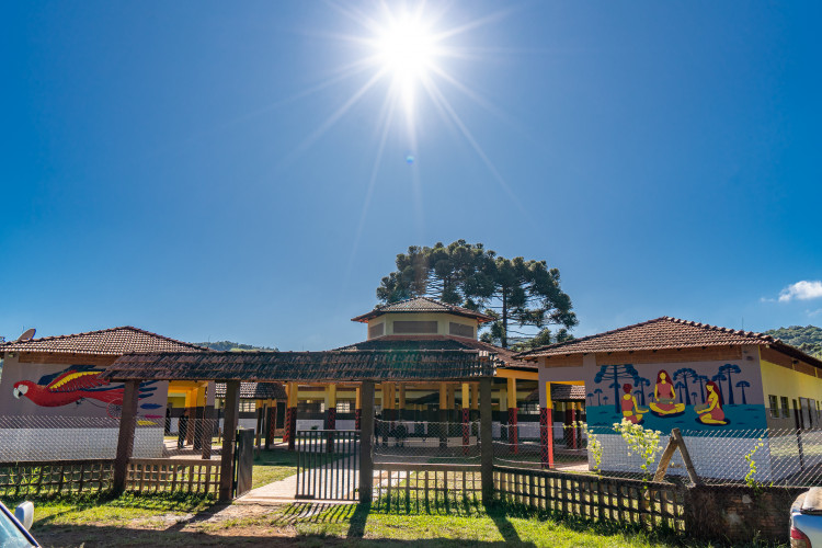 Com novas disciplinas do ensino médio, estudantes indígenas desenvolvem sua cultura em sala de aula.