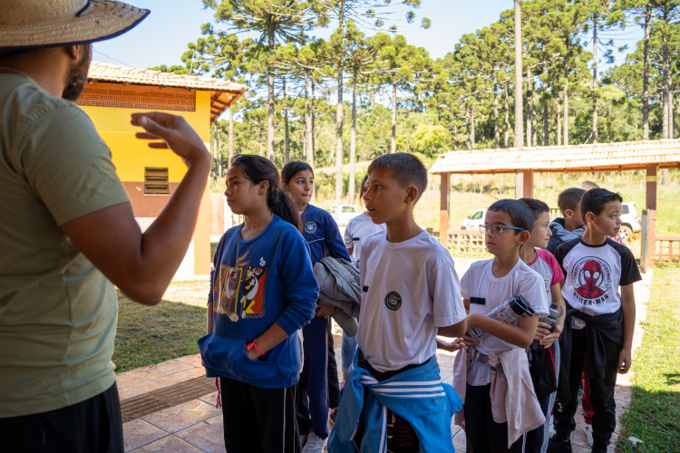 Com novas disciplinas do ensino médio, estudantes indígenas desenvolvem sua cultura em sala de aula.