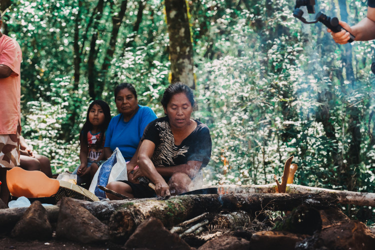 Com novas disciplinas do ensino médio, estudantes indígenas desenvolvem sua cultura em sala de aula.