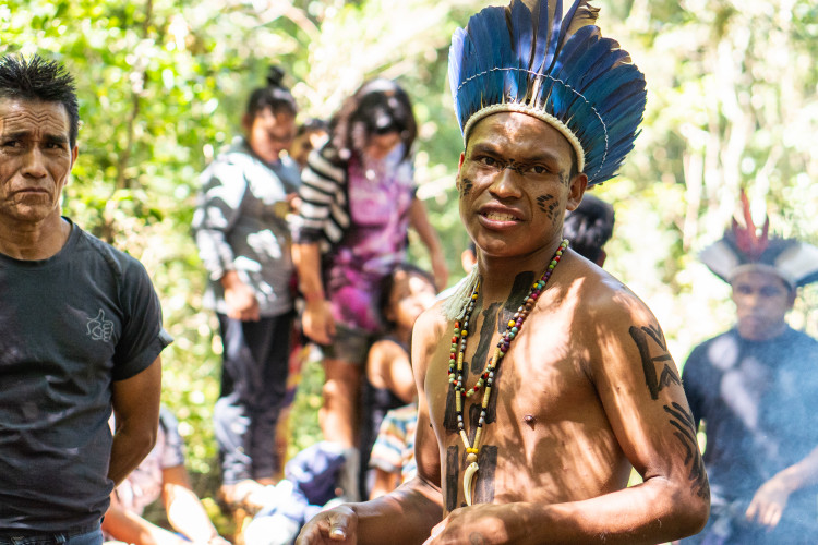 Com novas disciplinas do ensino médio, estudantes indígenas desenvolvem sua cultura em sala de aula.