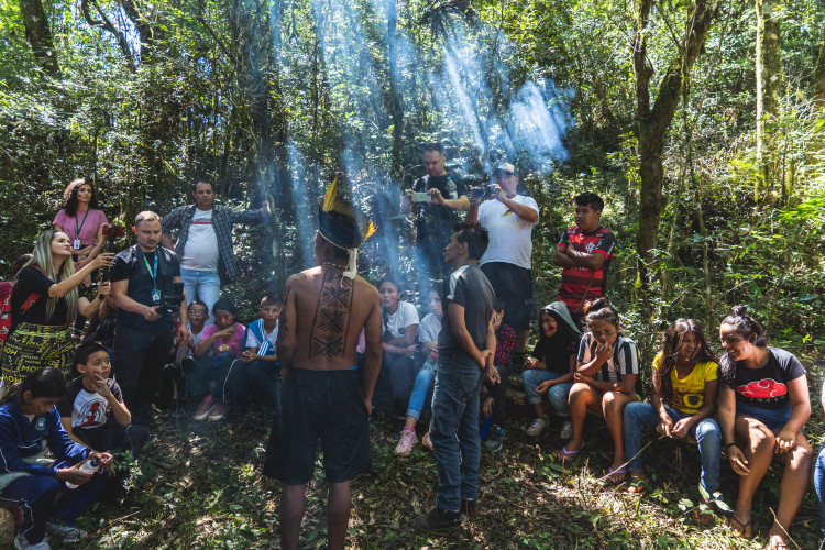 Com novas disciplinas do ensino médio, estudantes indígenas desenvolvem sua cultura em sala de aula.