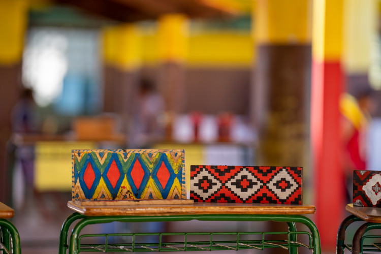 Com novas disciplinas do ensino médio, estudantes indígenas desenvolvem sua cultura em sala de aula.