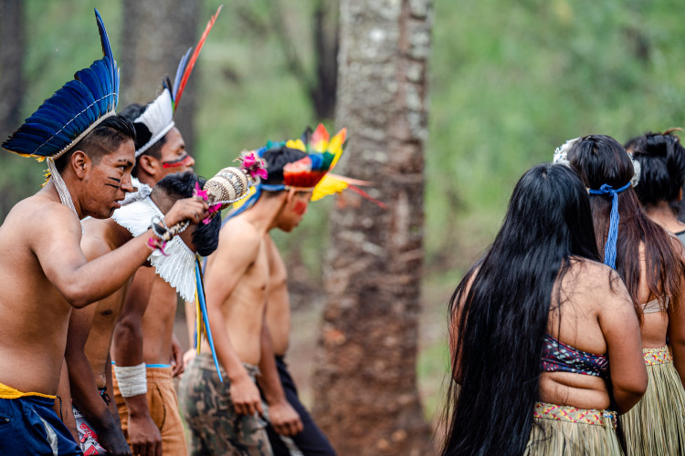 Com novas disciplinas do ensino médio, estudantes indígenas desenvolvem sua cultura em sala de aula.