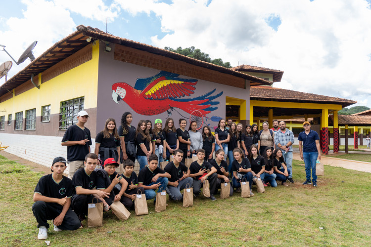 Com novas disciplinas do ensino médio, estudantes indígenas desenvolvem sua cultura em sala de aula.