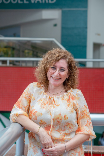 Diante da lousa de Maria Fernanda Calvento, o estudante Leandro Matheus Capote de Quadros, de 17 anos, viu nascer o sonho de empreender e começou a planejar a abertura de sua própria empresa.