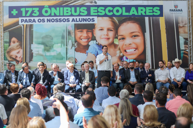 ônibus escolares
