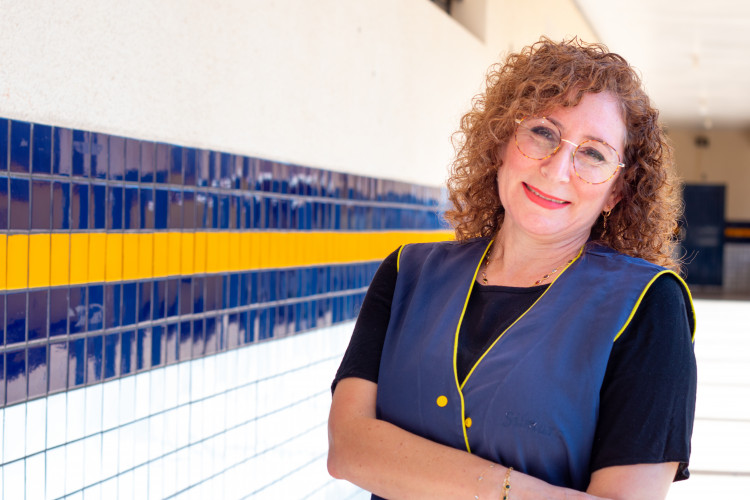 Diante da lousa de Maria Fernanda Calvento, o estudante Leandro Matheus Capote de Quadros, de 17 anos, viu nascer o sonho de empreender e começou a planejar a abertura de sua própria empresa.