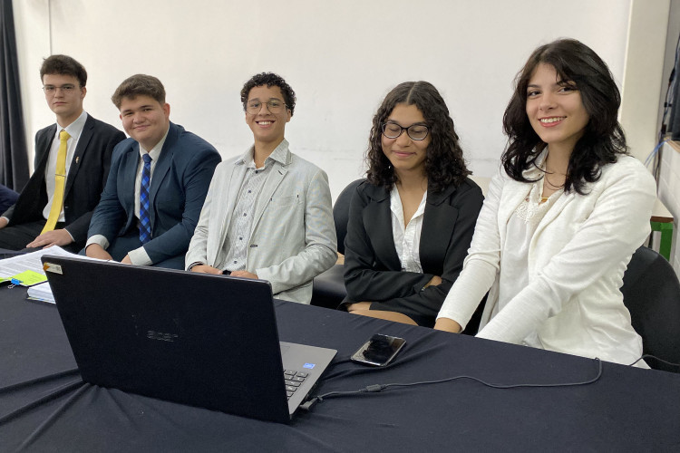 Atividade estimula a reflexão por meio do diálogo e debate de opiniões divergentes