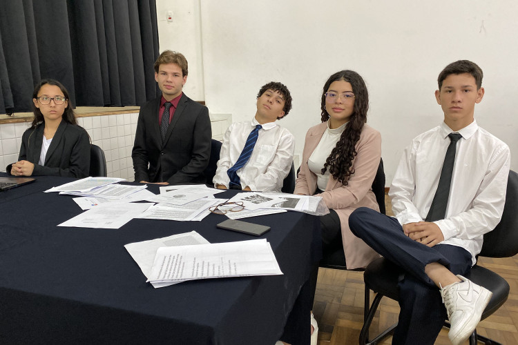 Atividade estimula a reflexão por meio do diálogo e debate de opiniões divergentes