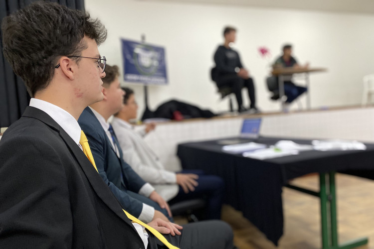 Atividade estimula a reflexão por meio do diálogo e debate de opiniões divergentes