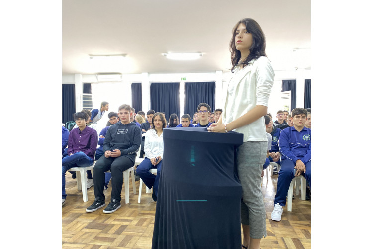 Atividade estimula a reflexão por meio do diálogo e debate de opiniões divergentes