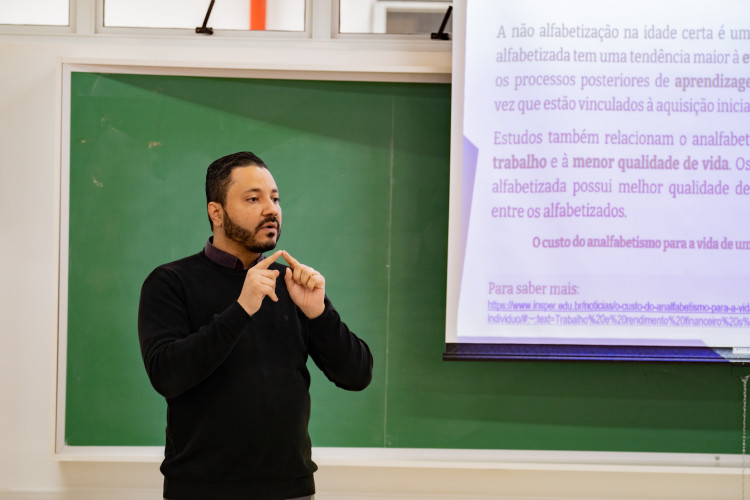 Educação entrega a redes municipais resultados de avaliação de fluência de leitura