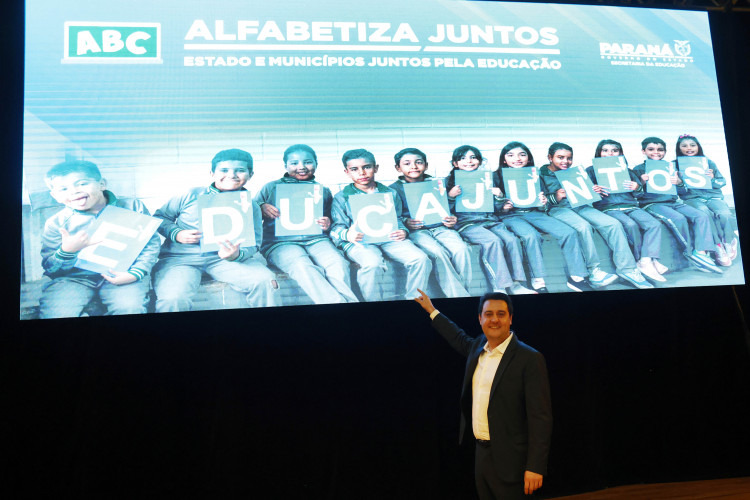 Com foco na alfabetização, Governo amplia programas de apoio às redes municipais