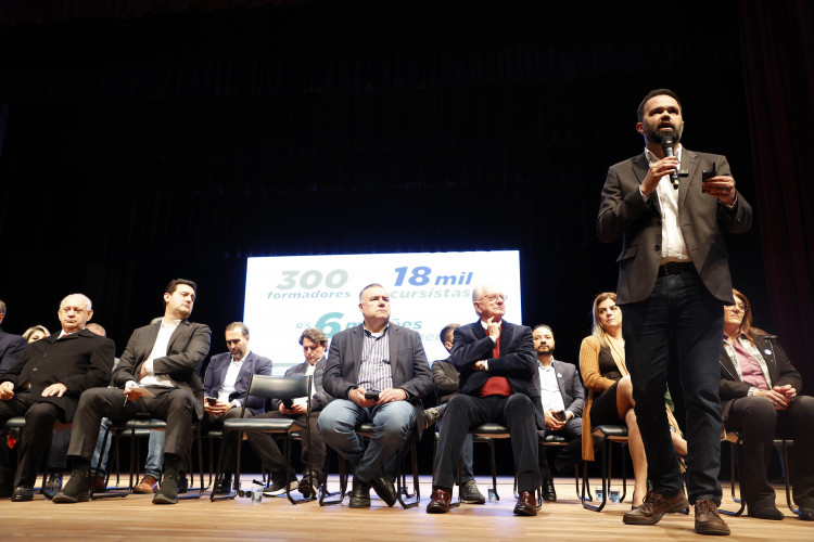 Com foco na alfabetização, Governo amplia programas de apoio às redes municipais