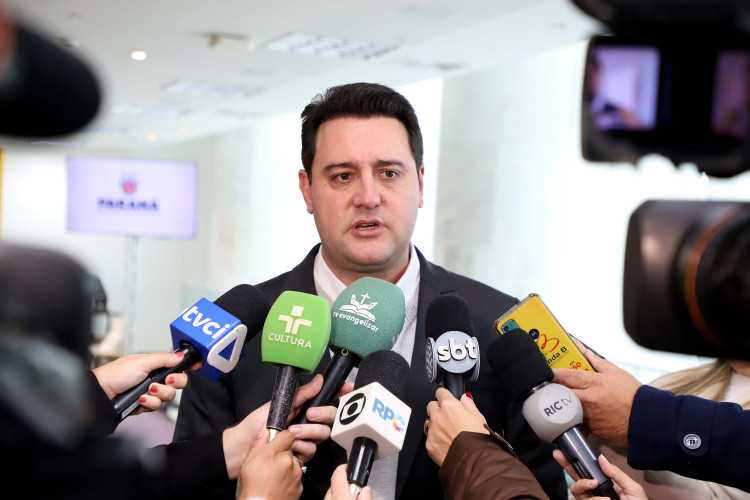 Determinação aconteceu em razão do episódio de violência ocorrido na manhã desta segunda-feira (19) no Colégio Estadual Professora Helena Kolody, em Cambé, Norte do Estado.