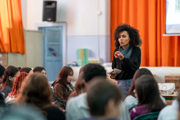 Ação discute o papel de cada agente da comunidade escolar no combate à problemática
