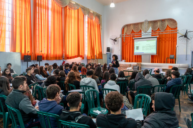 Ação discute o papel de cada agente da comunidade escolar no combate à problemática
