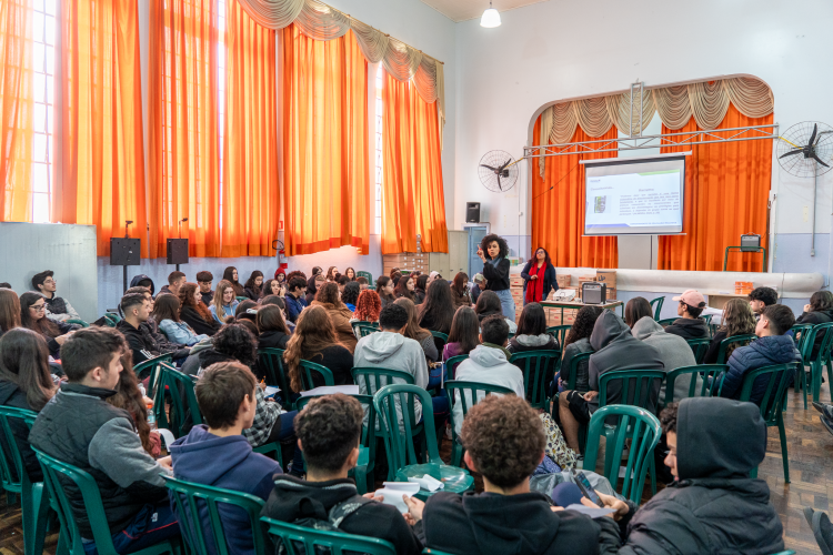 Ação discute o papel de cada agente da comunidade escolar no combate à problemática
