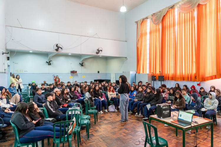 Ação discute o papel de cada agente da comunidade escolar no combate à problemática