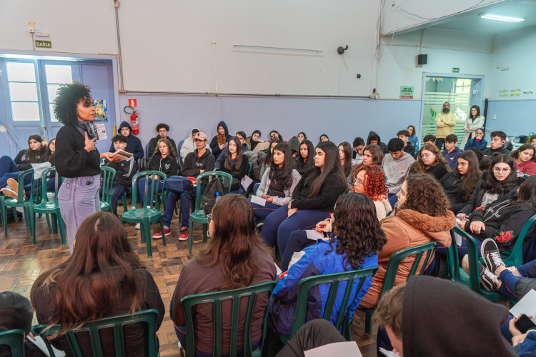 Ação discute o papel de cada agente da comunidade escolar no combate à problemática