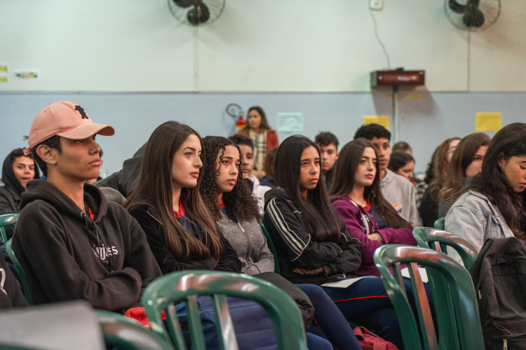 Ação discute o papel de cada agente da comunidade escolar no combate à problemática