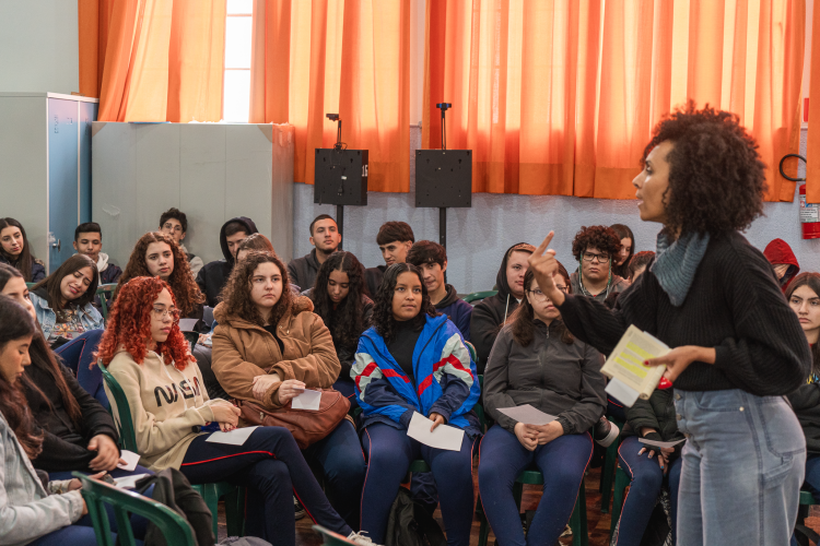 Ação discute o papel de cada agente da comunidade escolar no combate à problemática