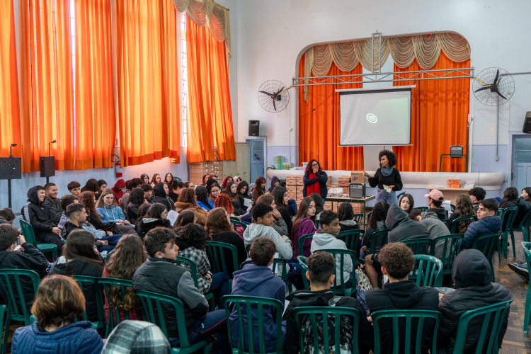 Ação discute o papel de cada agente da comunidade escolar no combate à problemática
