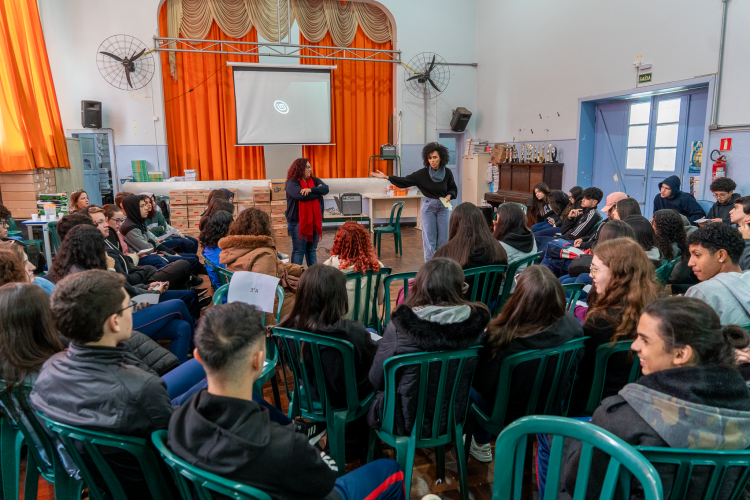 Ação discute o papel de cada agente da comunidade escolar no combate à problemática