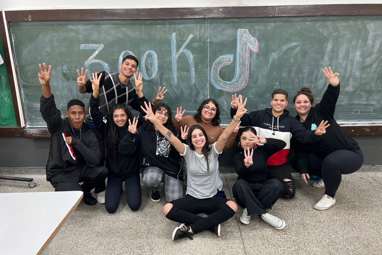 Vídeos postados por ela conquistaram não só a comunidade escolar, mas o público de todo o Brasil, depois que ganharam a atenção do apresentador Luciano Huck