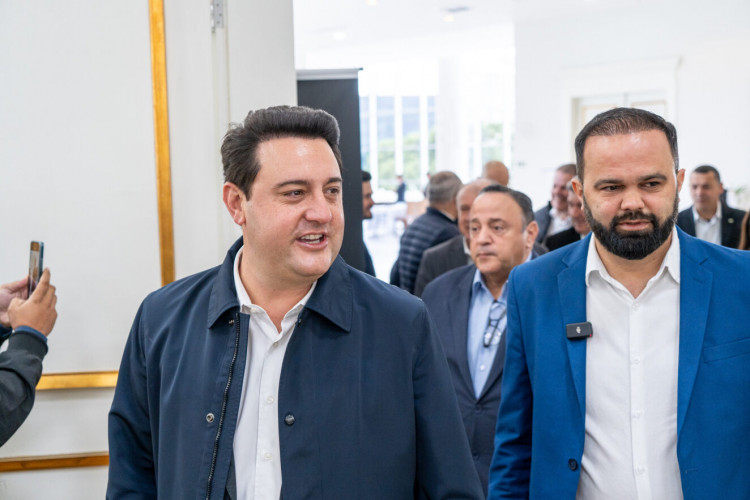 75 professores passarão três semanas no Canadá e 24 professores ficarão um mês na Finlândia