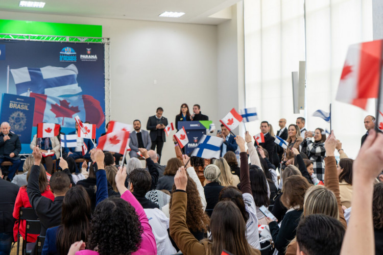 75 professores passarão três semanas no Canadá e 24 professores ficarão um mês na Finlândia