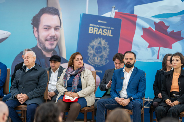 75 professores passarão três semanas no Canadá e 24 professores ficarão um mês na Finlândia