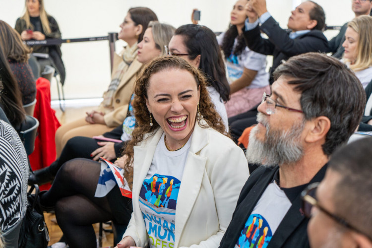 75 professores passarão três semanas no Canadá e 24 professores ficarão um mês na Finlândia