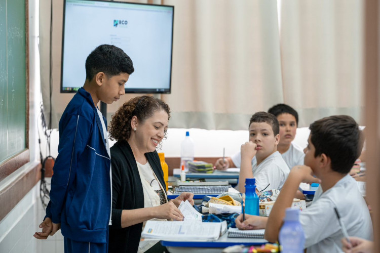 Proposta visa incluir professores e pedagogos que atuam no ciclo de alfabetização do Paraná, no processo de adaptação e criação de novos conteúdos didáticos