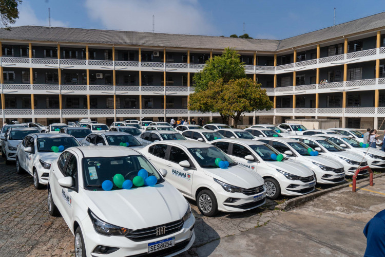 Os veículos serão usados para deslocamentos oficiais e suporte aos trabalhos pedagógicos, jurídicos e técnicos desempenhados pelos chefes e equipes que integram os NREs. São 62 modelos sedan e 30 SUVs.