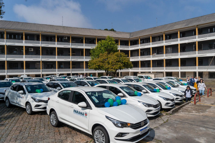 Os veículos serão usados para deslocamentos oficiais e suporte aos trabalhos pedagógicos, jurídicos e técnicos desempenhados pelos chefes e equipes que integram os NREs. São 62 modelos sedan e 30 SUVs.